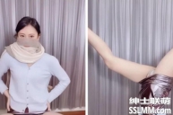 抖音丨一块年糕 直播PK惩罚 倒立 [1V/118MB]