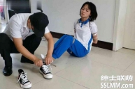 变态TK高中女生脚心